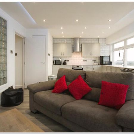 Luxury Panoramic Balcony Swindon Central Екстериор снимка