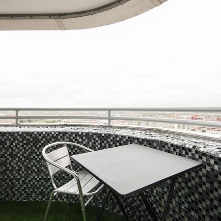 Luxury Panoramic Balcony Swindon Central Екстериор снимка