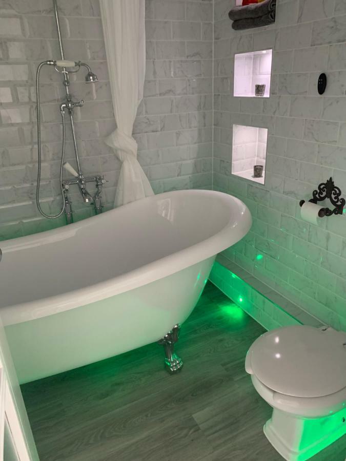 Luxury Panoramic Balcony Swindon Central Екстериор снимка