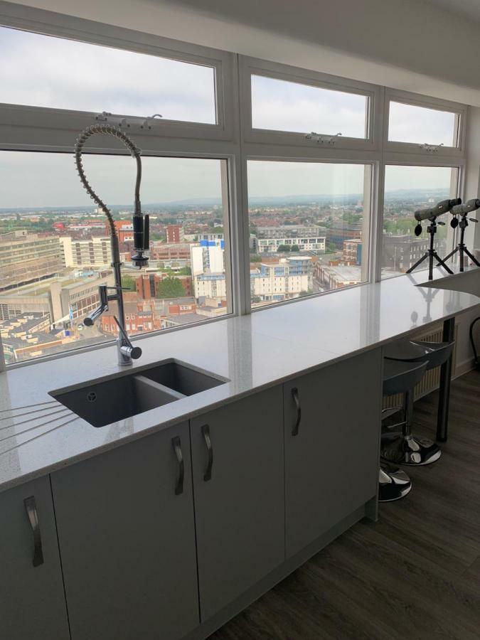 Luxury Panoramic Balcony Swindon Central Екстериор снимка