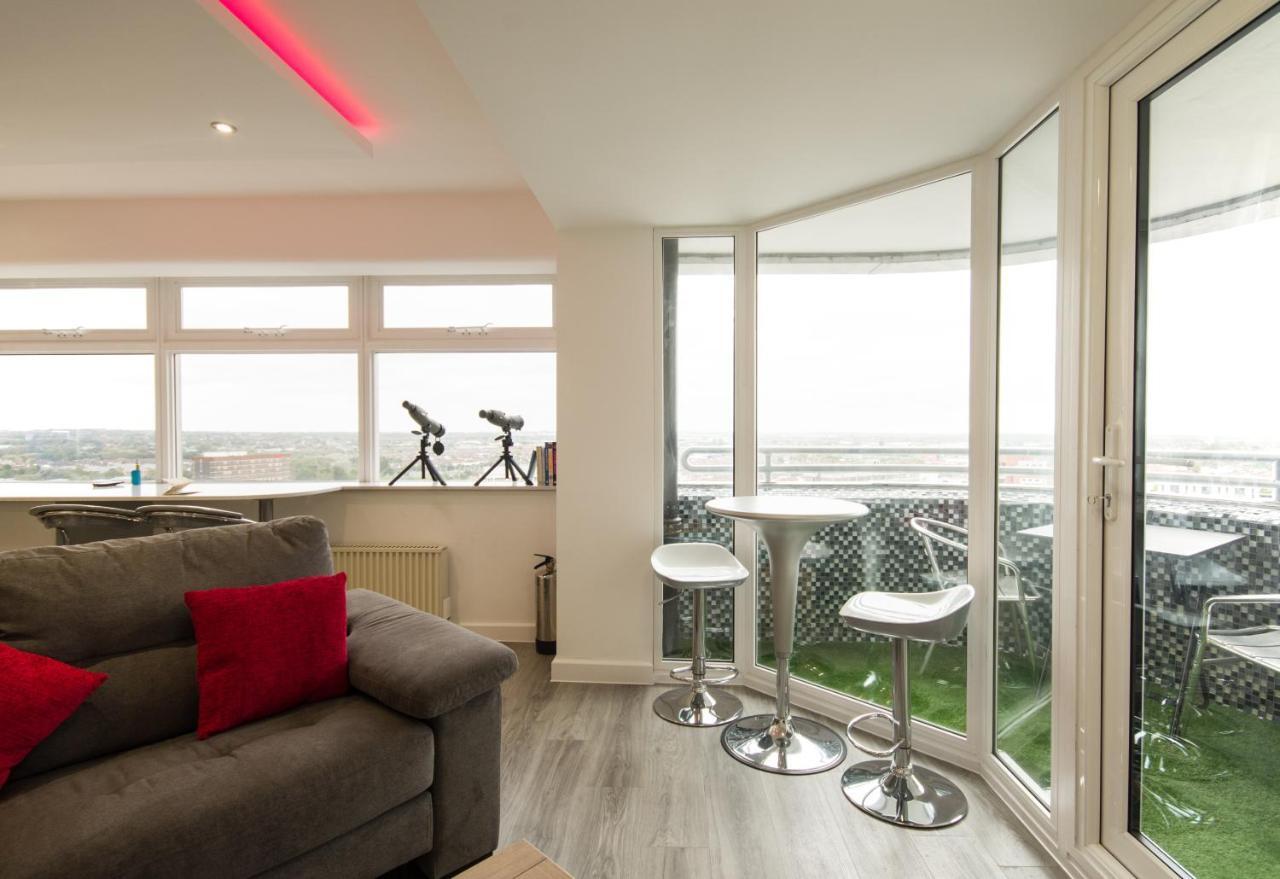 Luxury Panoramic Balcony Swindon Central Екстериор снимка