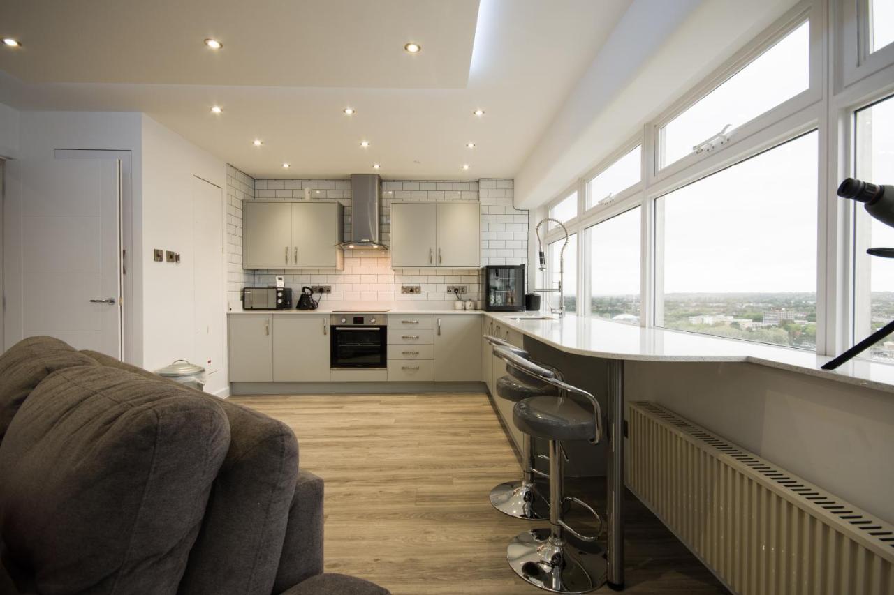 Luxury Panoramic Balcony Swindon Central Екстериор снимка
